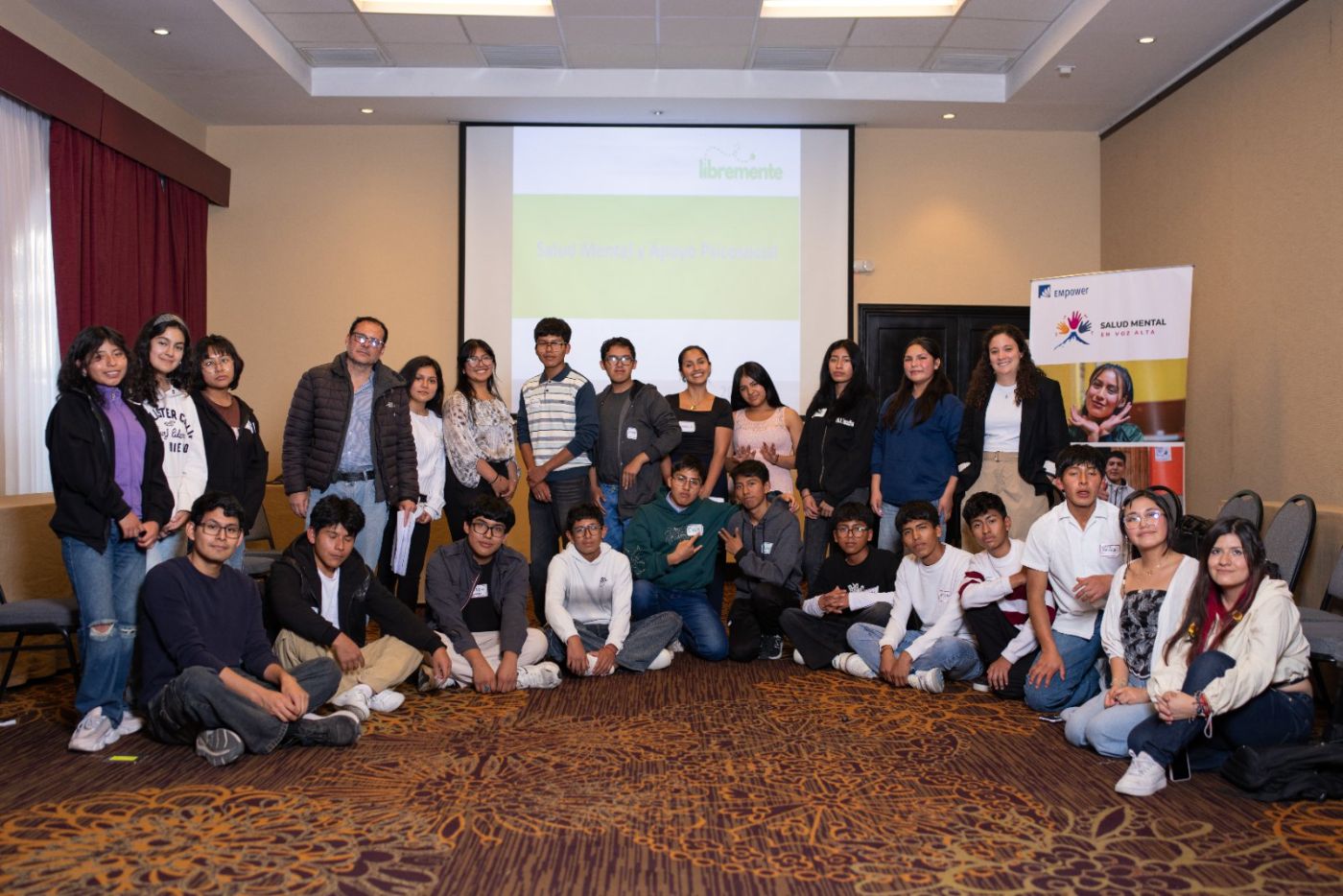 Equipo de Fundación Empower acompañando jóvenes